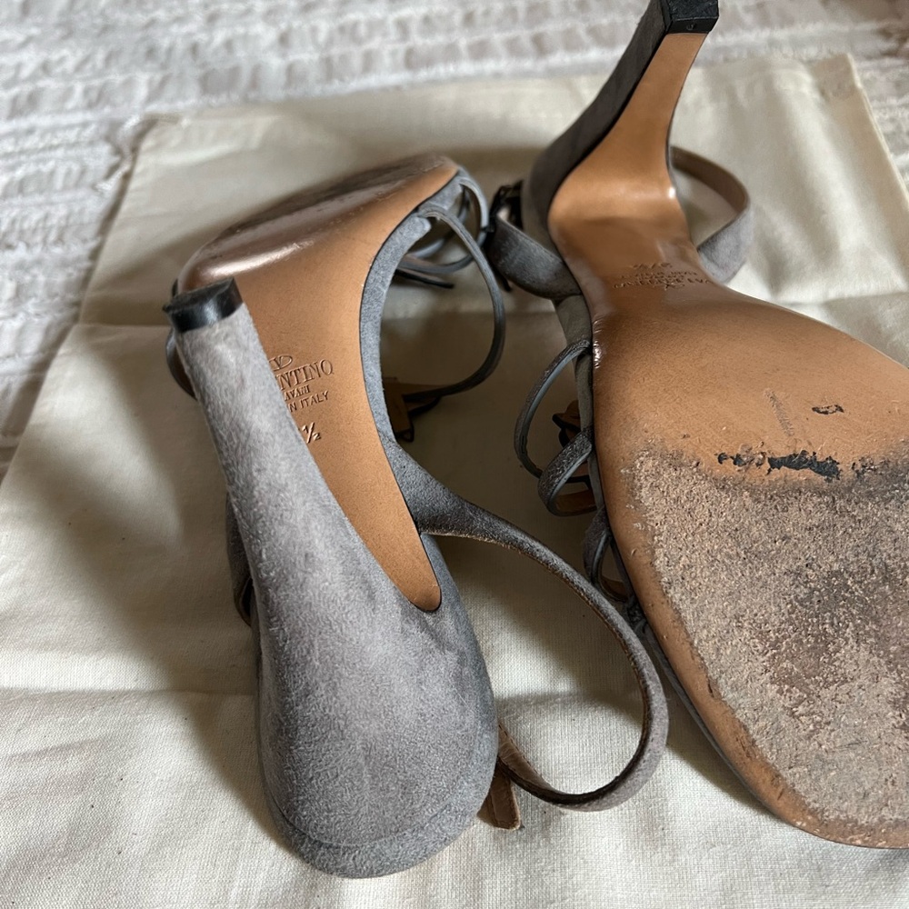 AUTHENTIC Valentino Gray Leather & Suede ‘Bird’ Heels size 37.5 or 7/7.5 US - Picture 6 of 8